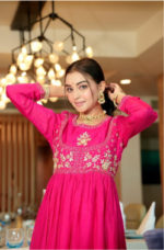 AAA+ Mul Chanderi Kurta Pant and Dupatta Set - Image 3